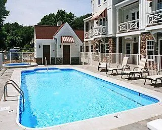 The Beach House At Lake Street Hotel